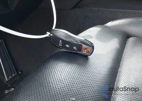 2016 Porsche Panamera 4 из США, поврежденный, VIN WP0AA2A75GL006121